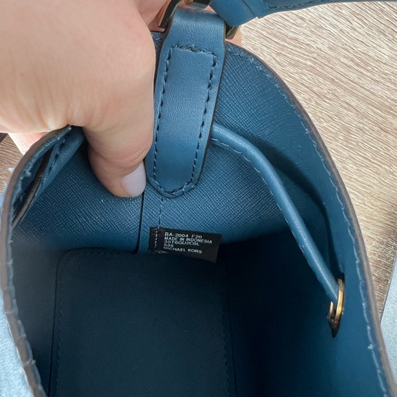 Michael Kors Crossbody Bag - Picture 4 of 5